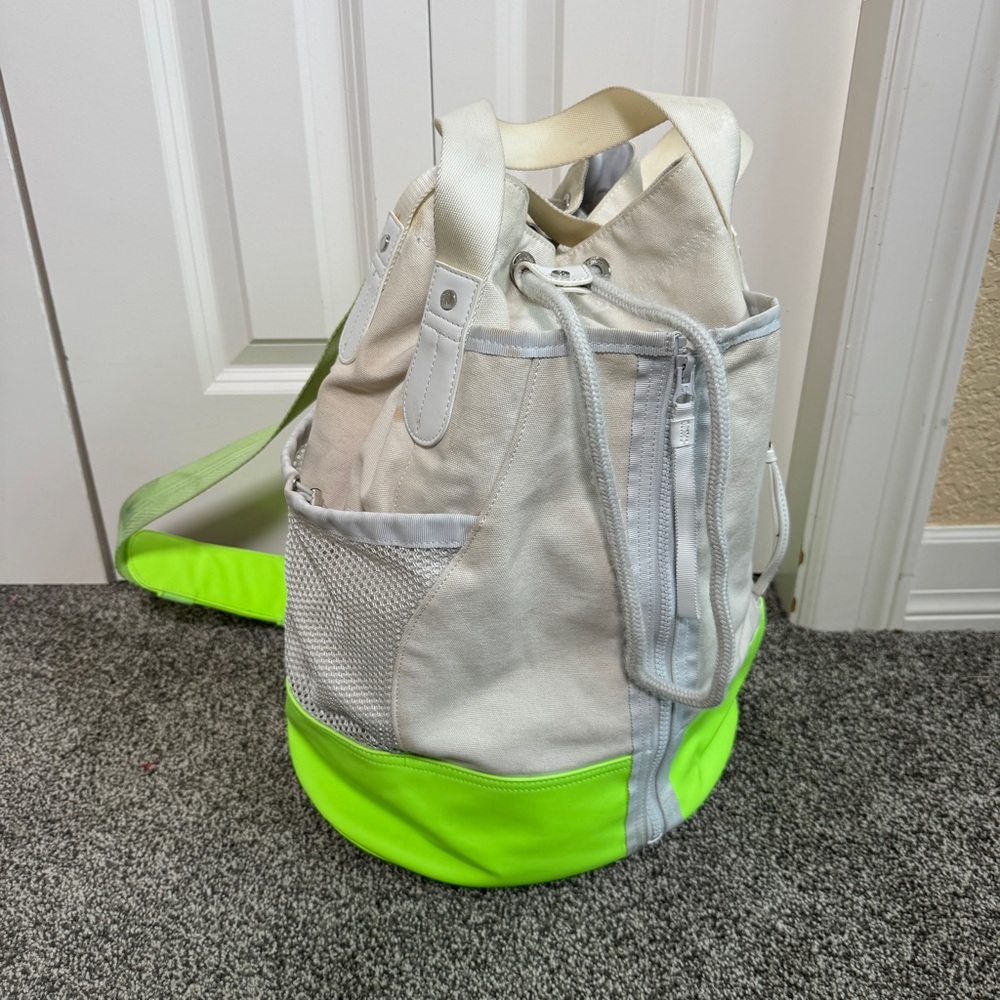 Lululemon Rally Backpack White Neon Green Drawstring Bucket Bag Athletic Gym - Picture 2 of 16
